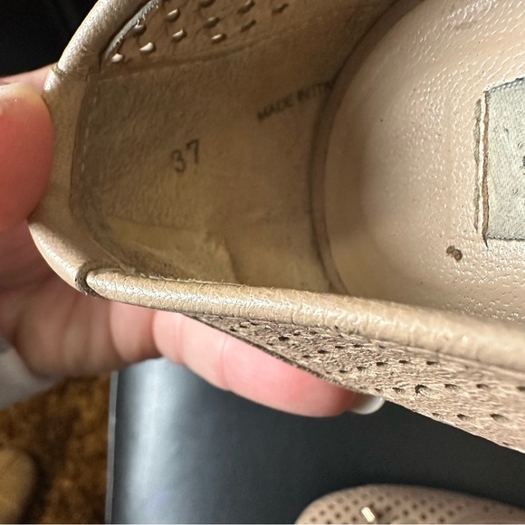 Jimmy Choo Perferated Neutral Flat Size 37 - Picture 7 of 8